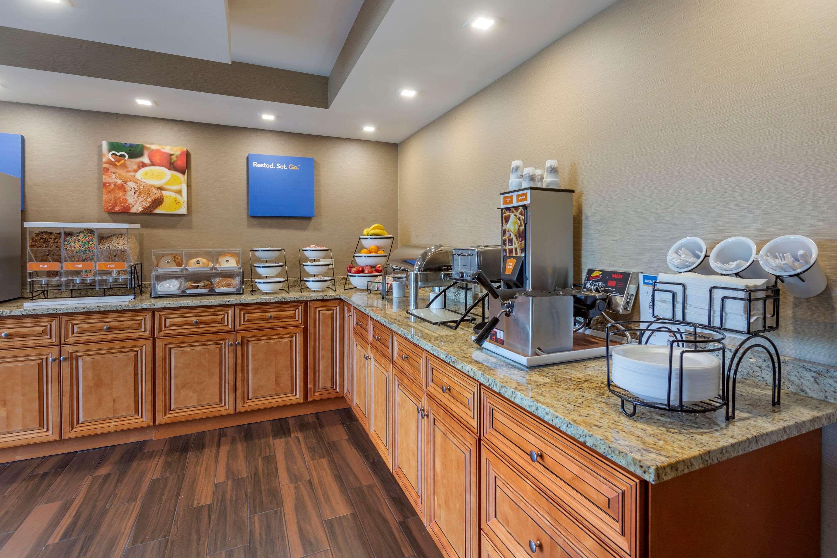 Comfort Inn & Suites Rochelle - Dekalb Экстерьер фото