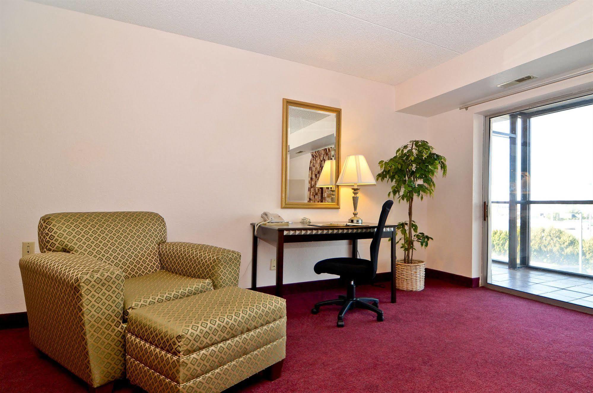 Comfort Inn & Suites Rochelle - Dekalb Экстерьер фото